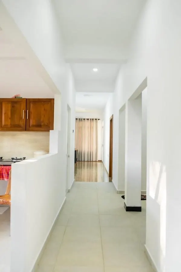 G A Villa Airport Transit Hotel Katunayake Homestay